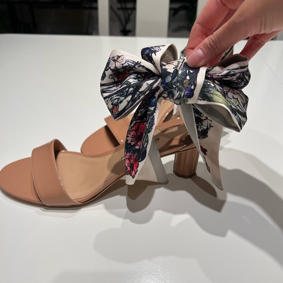 Authentic Salvatore Ferragamo Nude Kitten flower heels (brand new) - Picture 4 of 10